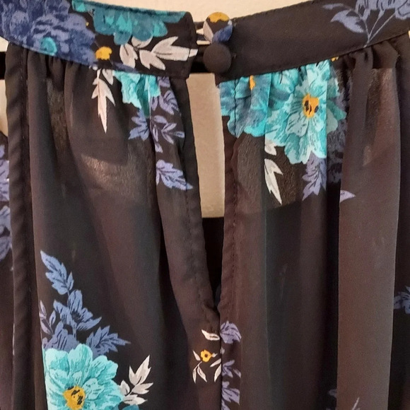 Torrid GEORGETTE HIGH NECK Floral TANK TOP in Size 2 - Picture 8 of 9
